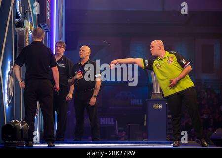 01-01-2020 Peter Wright gewinnt die PDC Weltmeisterschaft 2020 in Alexandra Palace gegen Michael van Gerwen Stockfoto