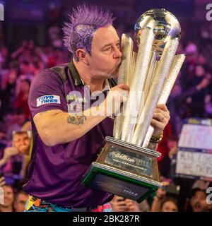 01-01-2020 Peter Wright gewinnt die PDC Weltmeisterschaft 2020 in Alexandra Palace gegen Michael van Gerwen Stockfoto