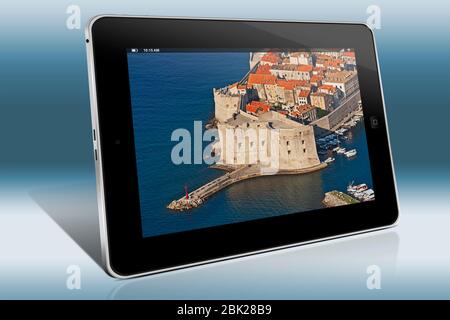 Blick auf die Altstadt von Dubrovnik, der Stadthafen und Johannes Festung. Dubrovnik, Dalmatien, Kroatien, Europa Stockfoto