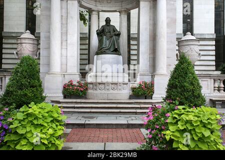 Monument William Cullen Bryant im Bryant Park in New York City Stockfoto