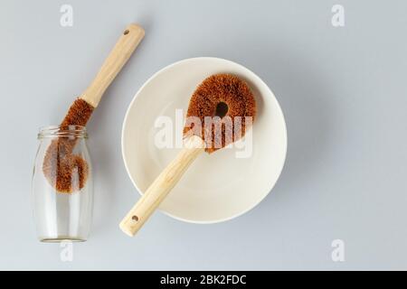 Kokosnuss Borstenbürste für Flaschen, Töpfe oder Geschirr. Zero Waste House Cleaning Concept Stockfoto