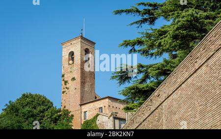 Acquaviva Picena ein kleines Dorf in der Provinz Ascoli Piceno, Region Marken in Italien. Historisches Gebäude im alten Dorf Stockfoto