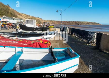 Filey Bay, Promenade, Boote, Strand, Herbst, North Yorkshire Coast, England, Großbritannien Stockfoto