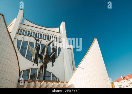 Grodno, Weißrussland. Grodno Regional Drama Theatre In Sunny Autumn Day. Stockfoto