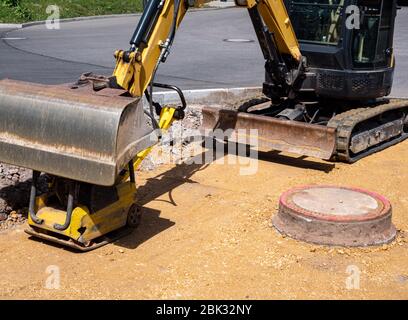 Mini-Bagger in Straßenbau Stockfoto