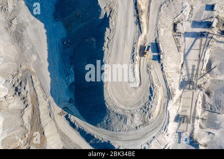 Grandemar Granitbruch in Morlace Dorf, Siebenbürgen Grafschaft, Rumänien. Aushub und Verarbeitungsgeräte. Sonniger Tag. Stockfoto