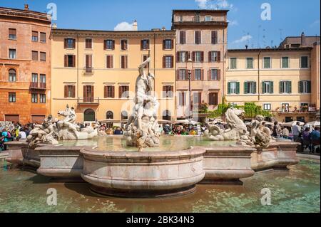 Fontana di Nettuno / Fontana del Neptun / Neptunbrunnen auf der Piazza Navona Rom Rom Italien Stockfoto