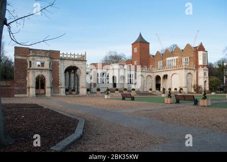 Jacoban Architecture Ruins Old Country House Holland Park Red Brick Stone Palace Holland House, Kensington, London W8 7QU von John Thorpe Stockfoto