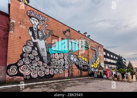 Graffiti oder Wandmalereien in der Oktoberstraße in Minsk Stockfoto
