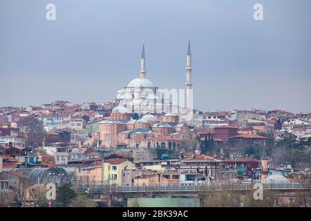 Blick auf Zeyrek Moschee oder Kloster des Pantokrator, ist eine bedeutende Moschee in Istanbul mit Fatih Moschee in Fatih, Istanbul, Türkei. Stockfoto