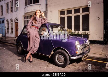 Jenny Agutter Schauspielerin mit ihrem Mini Auto 1984 Stockfoto