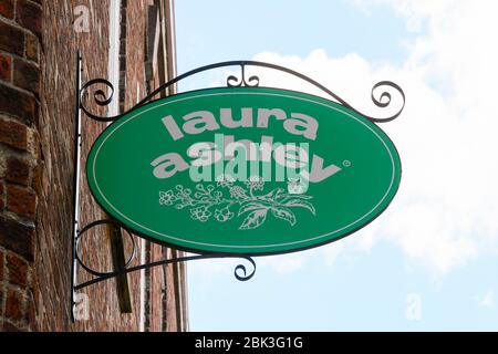 Dorchester, Dorset, Großbritannien. Mai 2020. Wetter in Großbritannien. Der geschlossene Laura Ashley-Laden im Dorchester in Dorset während der Sperrung der Coronavirus-Pandemie Bildquelle: Graham Hunt/Alamy Live News Stockfoto