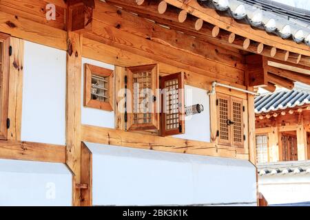 Gimpo-si Hanok Village, Gyeonggido, Korea – 14. Februar 2020. Traditionelle koreanische Architektur im Hanok Village. Traditionelles koreanisches Haus. Stockfoto