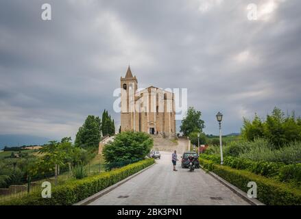 Kirche Santa Maria della Rocca - XIV Jahrhundert - Dorf Offida, Bezirk Ascoli Piceno - Italien Stockfoto