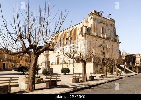 Architektonische Sehenswürdigkeiten der Mutterkirche San Giacomo in Ferla, Provinz Syrakus, Italien. Stockfoto