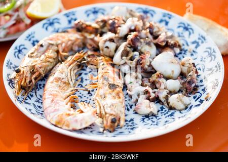 Meeresfrüchte - Garnelen und Tintenfische, Marokko Stockfoto