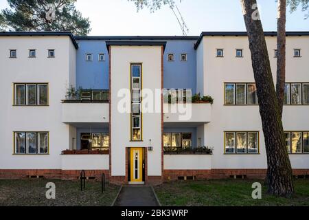 Berlin, Großsiedlung Onkel Toms Hütte, 1926-1931 von Bruno Taut, Hugo Hering und Otto Rudolf Salvisberg erbaut, Mehrfamilienhäuser am Waldhüterpfad Stockfoto