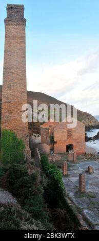 Rund um Großbritannien - die Überreste der Ziegelei Porth Wen, Anglesey Stockfoto