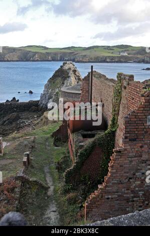 Rund um Großbritannien - die Überreste der Ziegelei Porth Wen, Anglesey Stockfoto