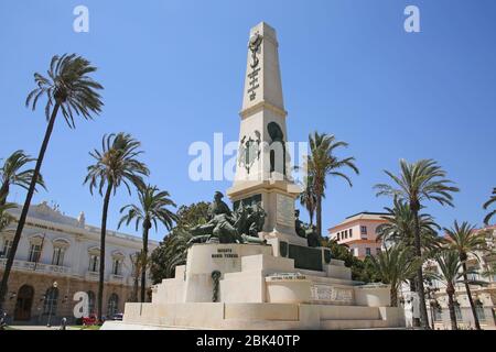 Das Denkmal für die Helden von Cavite und Santiago de Cuba, das an die Spanier erinnert, die im Spanisch-Amerikanischen Krieg in Cartagena, Spanien, gestorben sind. Stockfoto