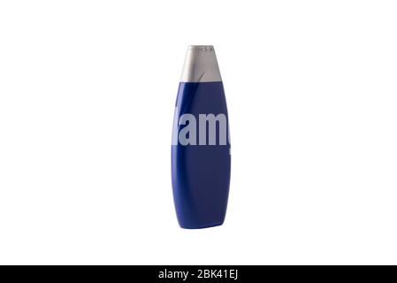 Leere blaue Plastikflasche für Haushaltschemikalien oder Körperpflege. Leerer Container auf weißem Hintergrund isoliert. Kopierbereich. Stockfoto