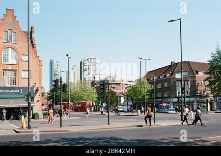 Manor House, in der Nähe des Finsbury Park, im Norden Londons, an der Kreuzung von Green Lanes und Seven Sisters Road Stockfoto