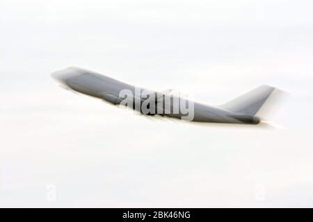 Flugzeugabflug - verschwommene Bewegung Stockfoto