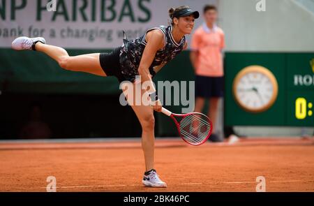 Caroline Garcia aus Frankreich in Aktion während ihres zweiten Spielrundenes beim Roland Garros Grand Slam Tennisturnier 2019 Stockfoto