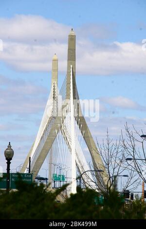 Blick auf eine berühmte Brücke im Zentrum von Boston in den USA Stockfoto