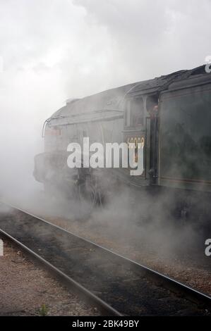 Die 'Union of South Africa' schleppt ihren leeren Bestand von Bahnsteig 4 T Cardiff Central Station nach Canton. Stockfoto