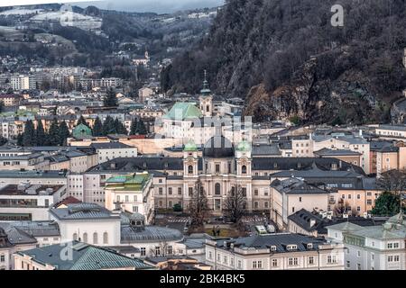 Dreifaltigkeitskirche in salzburg Österreich im Winter Stockfoto