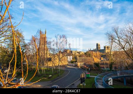 Durham, Großbritannien - 21. Februar 2019: Blick auf Durham Stadtbild an einem schönen sonnigen Nachmittag Stockfoto