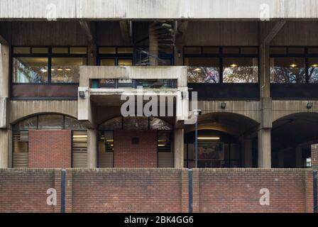 Architektur der 1970er Jahre Militärministerium der Verteidigung British Army Horse Stables Hyde Park Barracks, 20A Knightsbridge, London SW7 von Sir Basil Spence Stockfoto