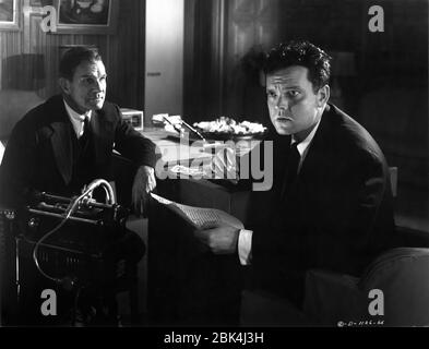 GLENN ANDERS und ORSON WELLES in THE LADY FROM SHANGHAI 1947 Regie / Drehbuch ORSON WELLES nach einem Roman von Sherwood King Gowns Jean Louis Columbia Pictures Stockfoto