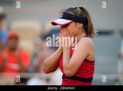Sofia Kenin aus den USA reagiert darauf, Serena Williams in ihrem dritten Spiel beim Roland Garros Grand Slam Tennisturnier 2019 zu schlagen Stockfoto