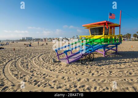 Ansicht der Rettungsschwimmer Wachturm auf der Venice Beach, Los Angeles, Kalifornien, Vereinigte Staaten von Amerika, Nordamerika Stockfoto