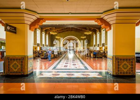 Blick auf den Innenbereich von Union Station, Los Angeles, Kalifornien, Vereinigte Staaten von Amerika, Nordamerika Stockfoto