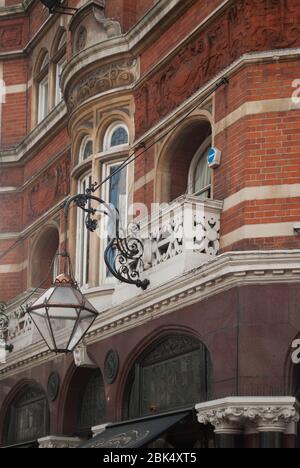 Architektonische Details The Swan Pub, 46 Hammersmith Broadway, Hammersmith, London W6 Stockfoto