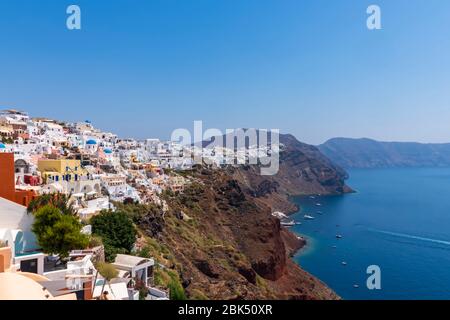 Meerblick von Fira, der Hauptstadt der Insel Santorini in Griechenland Stockfoto