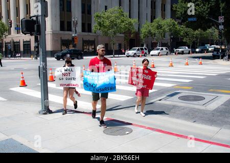 Familienprotestieren, um in Los Angeles wieder normal für Arbeit und Schule werden zu dürfen Stockfoto