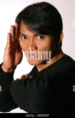 Porträt von Tony Jaa aus dem Film 'Ong-Bak' fotografiert im Ritz Carlton in Philadelphia. 10. Februar 2005 Quelle: Scott Weiner/MediaPunch Stockfoto