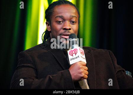 BALA CYNWYD, PA - MÄRZ 25 : WWE Superstar Kofi Kingston besucht Mix 106.1 und Power 99 iHeart Radio Performance Theater in Bala Cynwyd, Pa am März 25, 2013 Quelle: Scott Weiner/MediaPunch Stockfoto