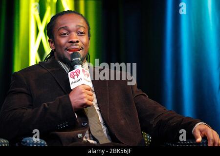 BALA CYNWYD, PA - MÄRZ 25 : WWE Superstar Kofi Kingston besucht Mix 106.1 und Power 99 iHeart Radio Performance Theater in Bala Cynwyd, Pa am März 25, 2013 Quelle: Scott Weiner/MediaPunch Stockfoto