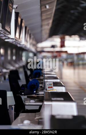 Köln, Deutschland. April 2020. Eindruck vom verlassenen Flughafen Köln Bonn, wo es während der Koronakrise Flugausfälle gibt. Köln, 30. April 2020 Quelle: dpa/Alamy Live News Stockfoto