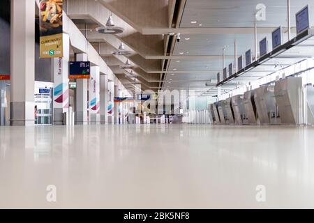 Köln, Deutschland. April 2020. Eindruck vom verlassenen Flughafen Köln Bonn, wo es während der Koronakrise zu extremen Flugausfällen kommt. Köln, 30. April 2020 Quelle: dpa/Alamy Live News Stockfoto