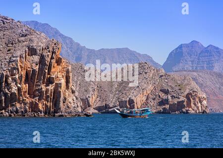 Dhow Kreuzfahrt der Fjorde von Arabien, Musandam Halbinsel in der Nähe von Khasab, Oman Stockfoto