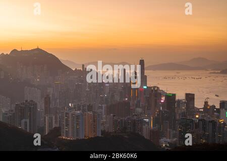 Skyline von Hong Kong Island bei Sonnenuntergang, Hong Kong Stockfoto