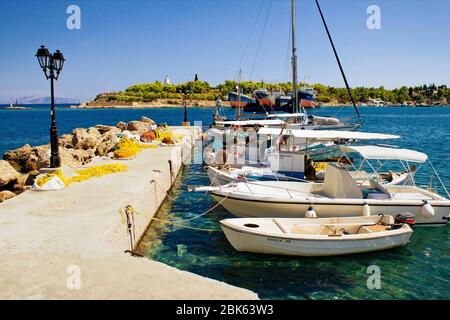 Boote im alten Hafen der Insel Spetses, Saronischer Golf, Griechenland, September 24 2015. Stockfoto