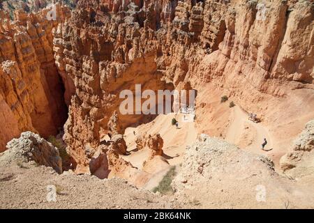 Bryce Canyon National Park, Utah - 2. September 2019: Wanderer auf der Wall Street, die den Navajo Loop Trail im Bryce Canyon National Park, Utah, USA, führt Stockfoto