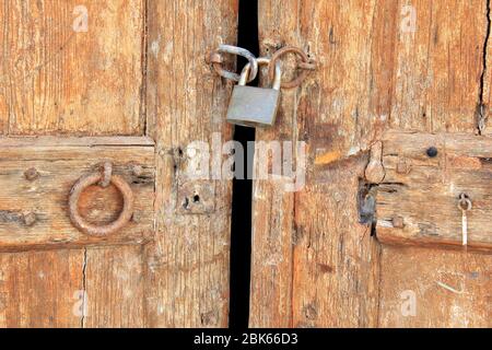 Griechenland, Insel Hydra, Detail aus alter Holztür. Stockfoto